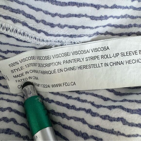 FDJ Button Down Blouse Blue White 3 / 4 Sleeve Pockets Button Tab SZ 12 - Picture 13 of 15